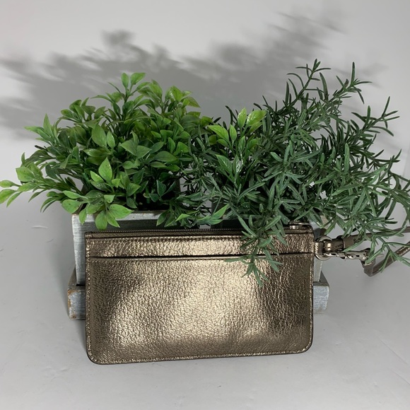 Coach - Picture 3 of 3